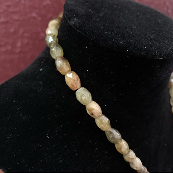 Semi-precious natural green and brown gemstone vintage necklace with pendant - Picture 7 of 9